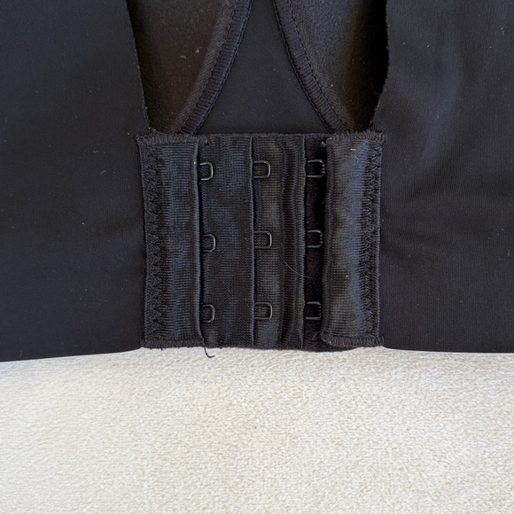 Elegant Black Seamless Bra - Picture 3 of 7